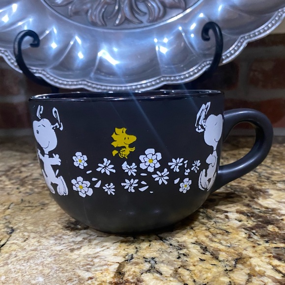 Peanuts Snoopy  & Woodstock Floral Soup Mug - Matte Black Daisy Design - NEW - Picture 1 of 6